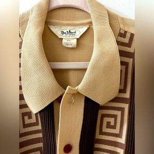 Men’s Medium loose short sleeve button down- fits like a large